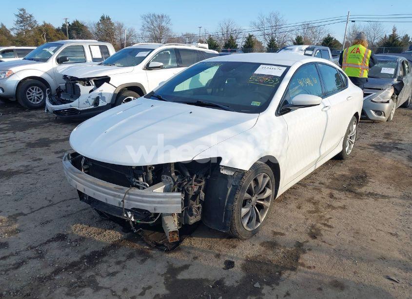 Photo 6 of 2015 Chrysler 200 S (VIN 1C3CCCDG2FN522853)