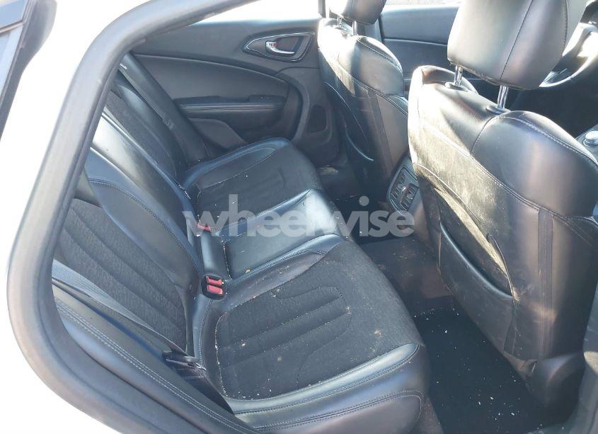Photo 8 of 2015 Chrysler 200 S (VIN 1C3CCCDG2FN522853)