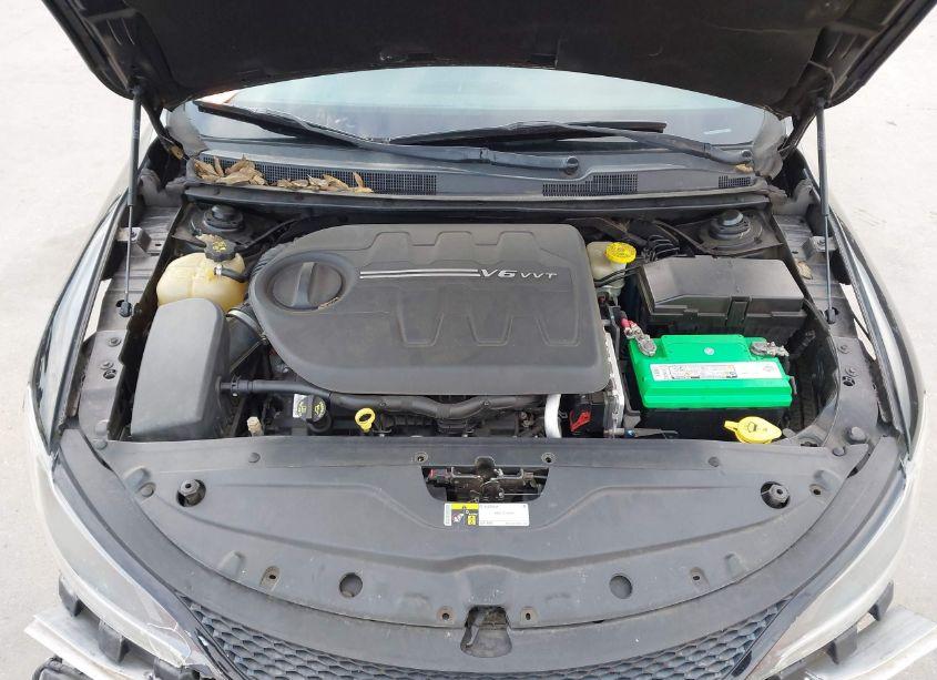 Photo 10 of 2015 Chrysler 200 S (VIN 1C3CCCDG2FN540625)