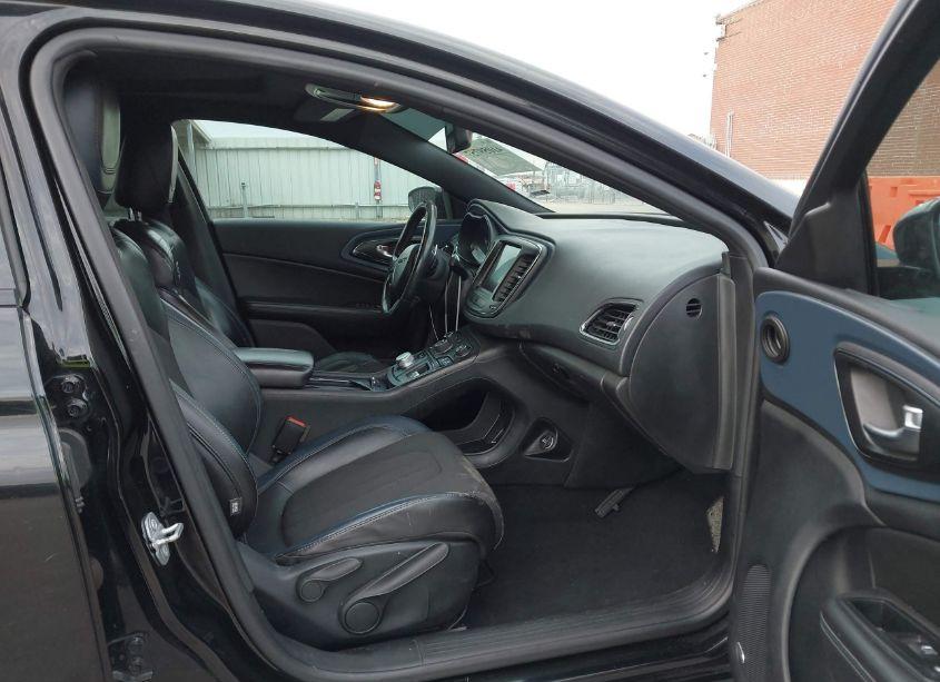 Photo 5 of 2015 Chrysler 200 S (VIN 1C3CCCDG2FN540625)