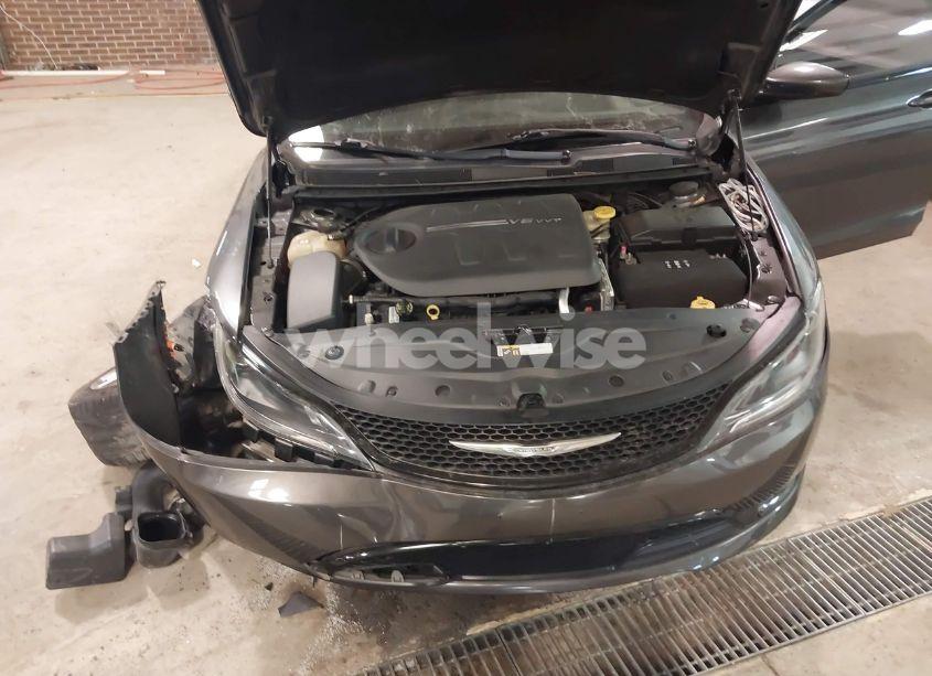 Photo 10 of 2015 Chrysler 200 S (VIN 1C3CCCDG2FN683669)