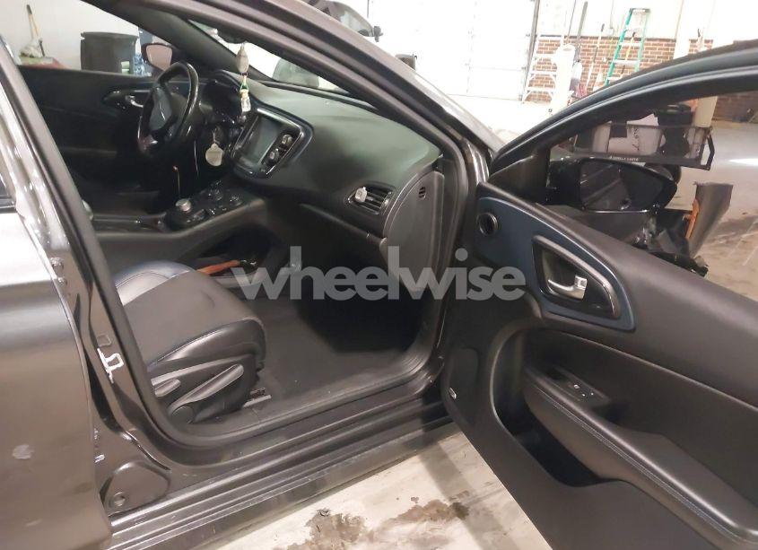 Photo 5 of 2015 Chrysler 200 S (VIN 1C3CCCDG2FN683669)