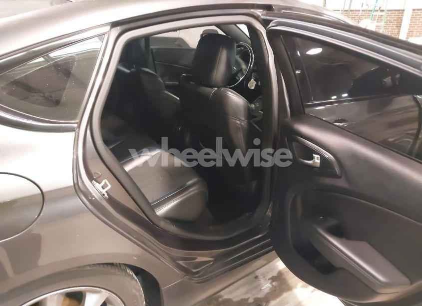 Photo 8 of 2015 Chrysler 200 S (VIN 1C3CCCDG2FN683669)