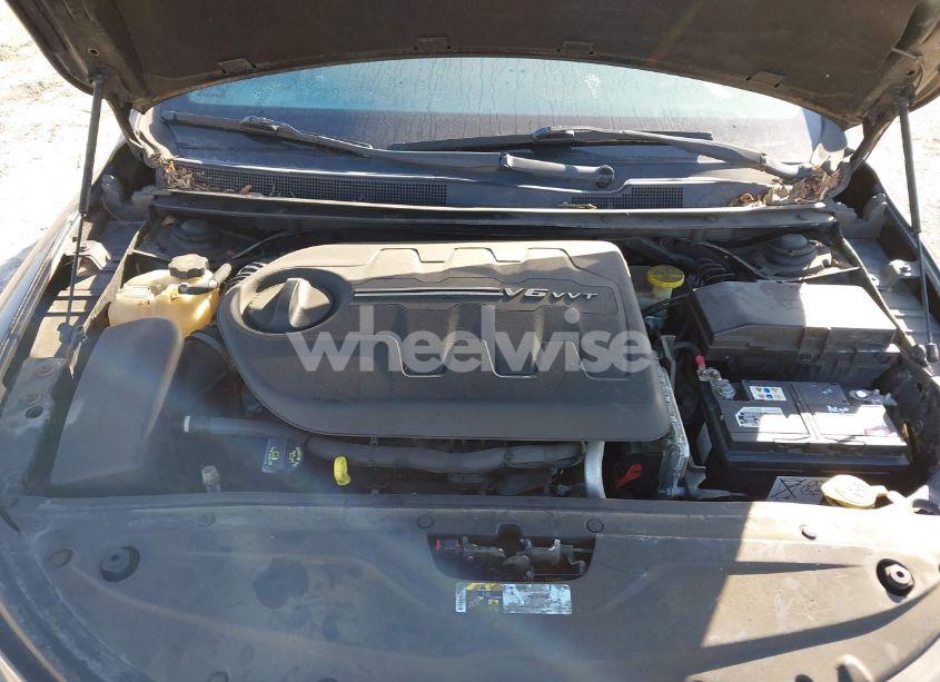 Photo 10 of 2015 Chrysler 200 S (VIN 1C3CCCDG3FN632150)