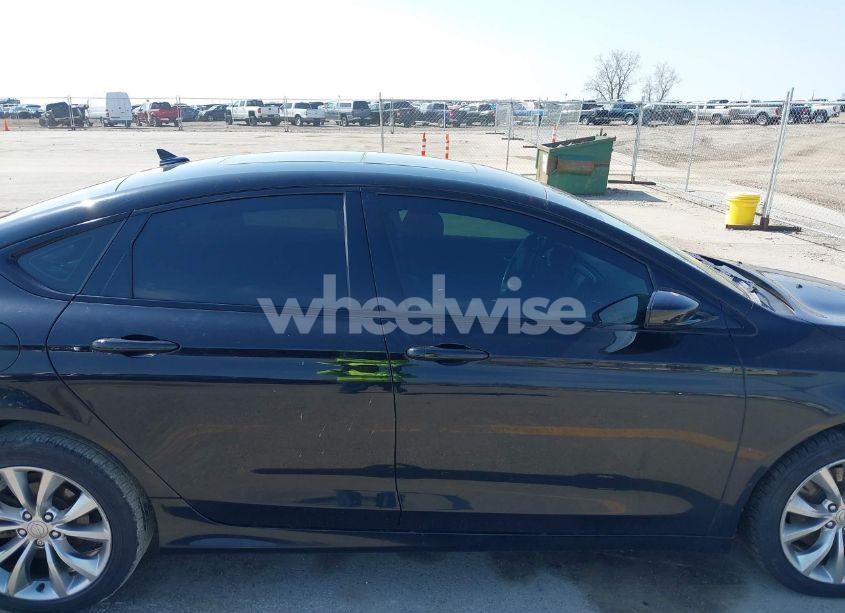 Photo 14 of 2015 Chrysler 200 S (VIN 1C3CCCDG6FN632157)