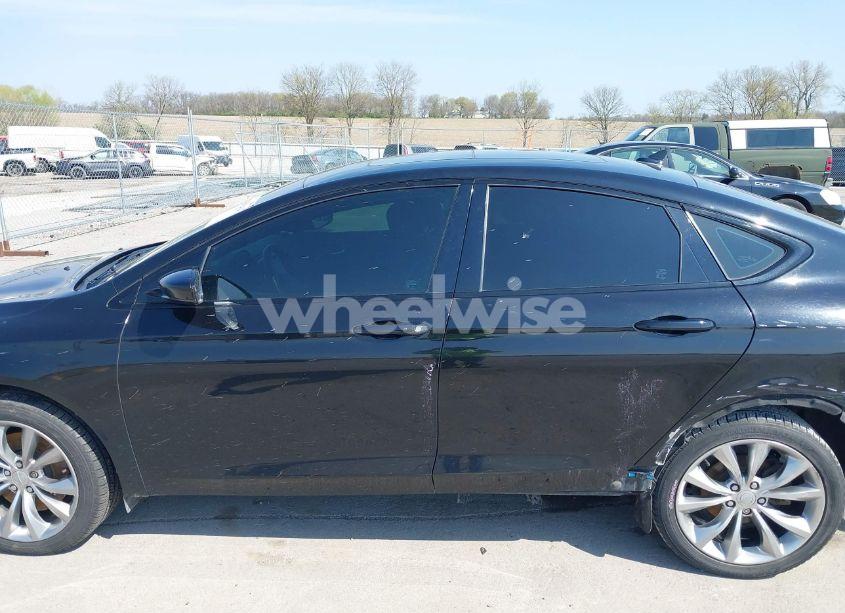 Photo 15 of 2015 Chrysler 200 S (VIN 1C3CCCDG6FN632157)