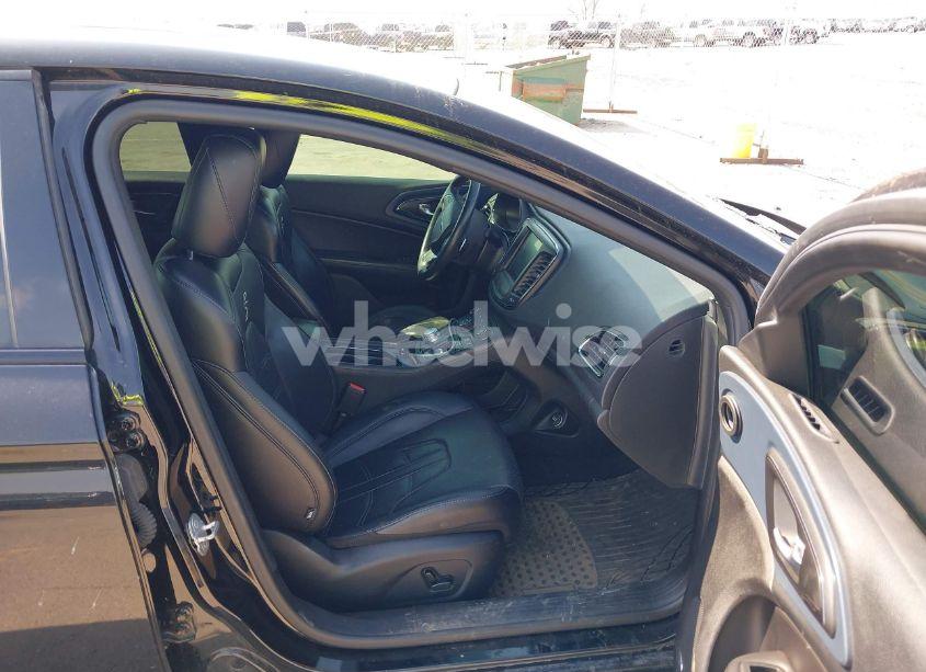 Photo 5 of 2015 Chrysler 200 S (VIN 1C3CCCDG6FN632157)