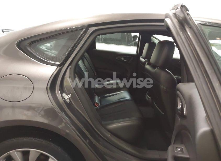 Photo 8 of 2015 Chrysler 200 S (VIN 1C3CCCDG7FN718111)