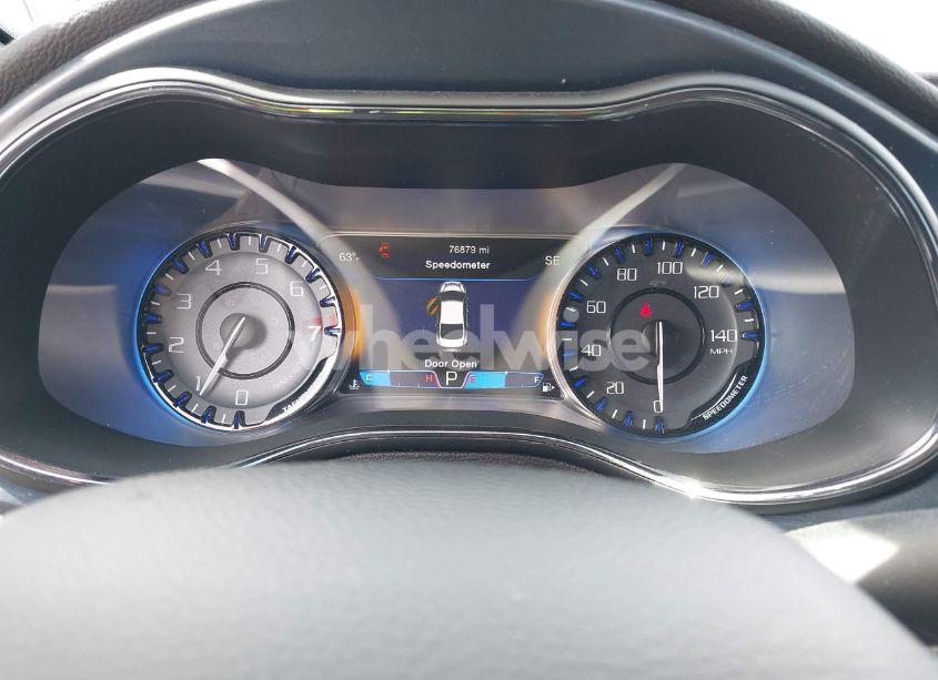 Photo 7 of 2015 Chrysler 200 S (VIN 1C3CCCDG8FN664902)