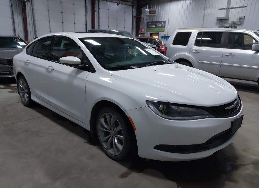 2015 Chrysler 200 S (VIN 1C3CCCDG8FN736617) main photo
