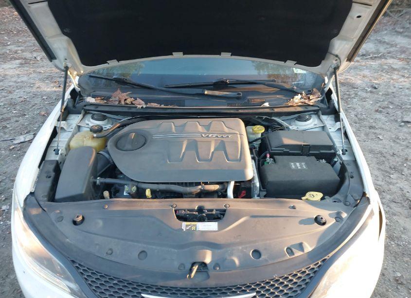 Photo 10 of 2015 Chrysler 200 S (VIN 1C3CCCDG9FN522865)