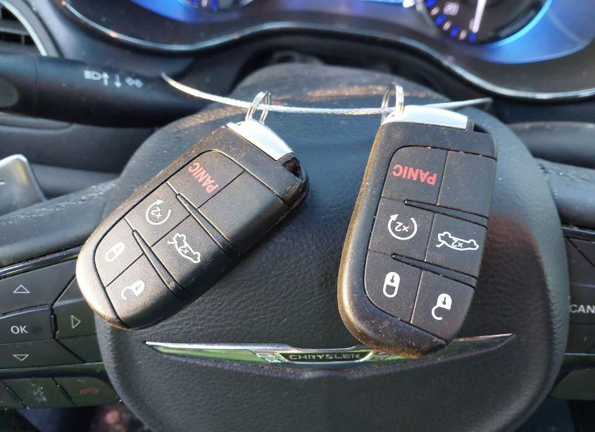 Photo 11 of 2015 Chrysler 200 S (VIN 1C3CCCDG9FN522865)