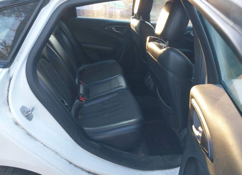 Photo 8 of 2015 Chrysler 200 S (VIN 1C3CCCDG9FN522865)