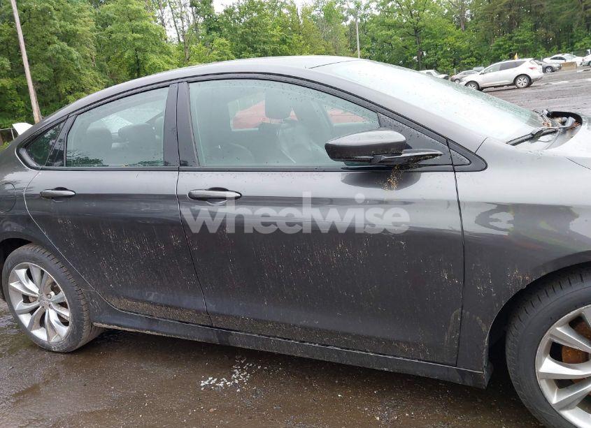 Photo 13 of 2015 Chrysler 200 S (VIN 1C3CCCDG9FN665041)
