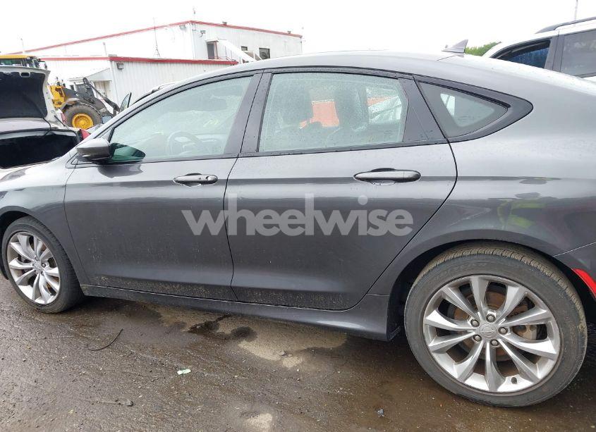 Photo 14 of 2015 Chrysler 200 S (VIN 1C3CCCDG9FN665041)