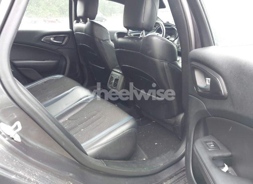 Photo 8 of 2015 Chrysler 200 S (VIN 1C3CCCDG9FN665041)