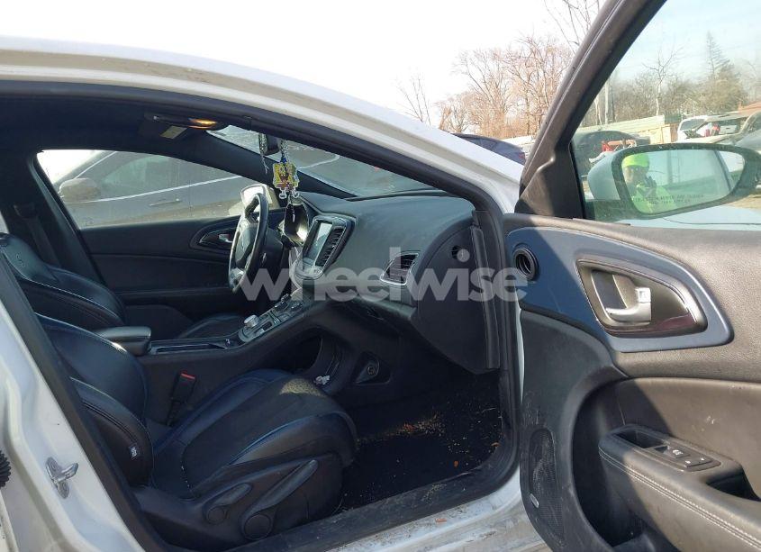 Photo 5 of 2016 Chrysler 200 S (VIN 1C3CCCDG9GN105554)