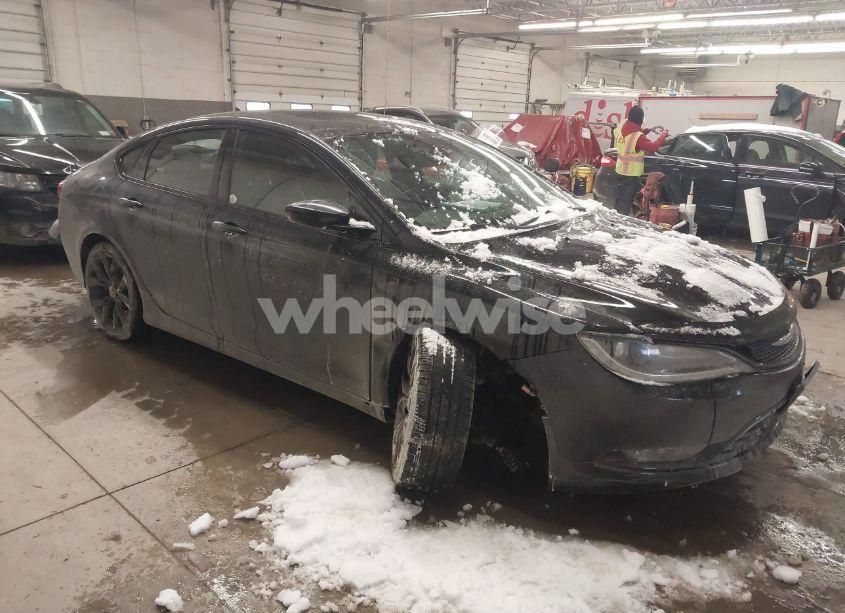 2015 Chrysler 200 S (VIN 1C3CCCDGXFN718149) main photo
