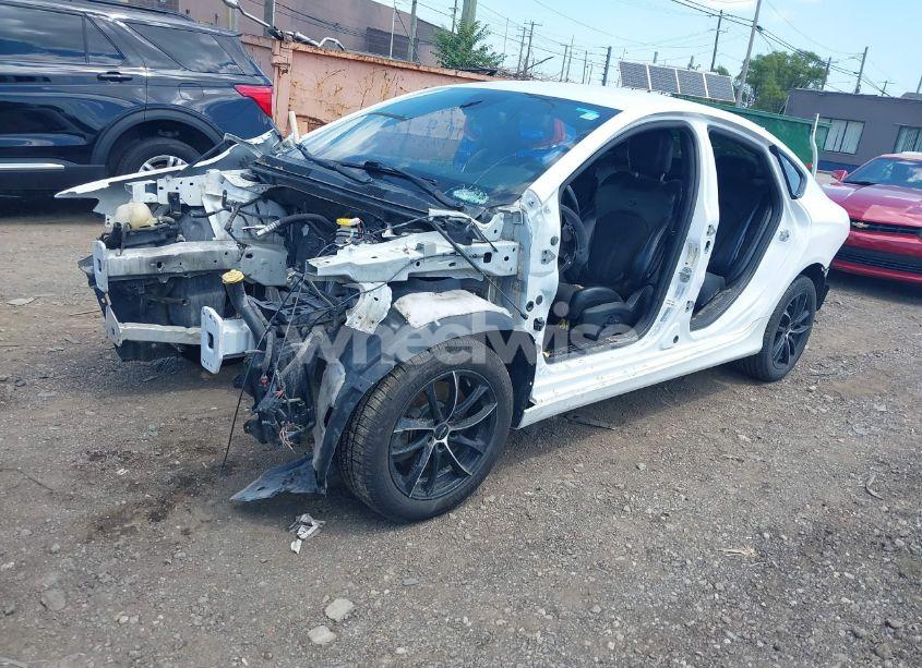 Photo 2 of 2016 Chrysler 200 S (VIN 1C3CCCDGXGN139647)