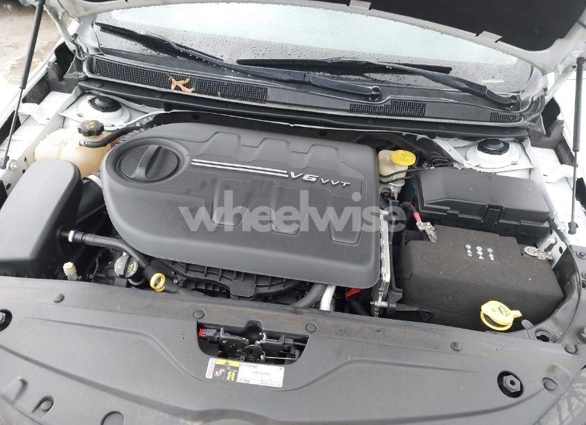 Photo 10 of 2015 Chrysler 200 C (VIN 1C3CCCEG0FN543683)