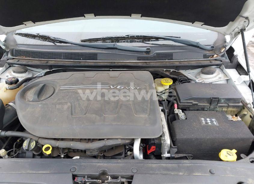 Photo 10 of 2015 Chrysler 200 C (VIN 1C3CCCEG5FN673779)