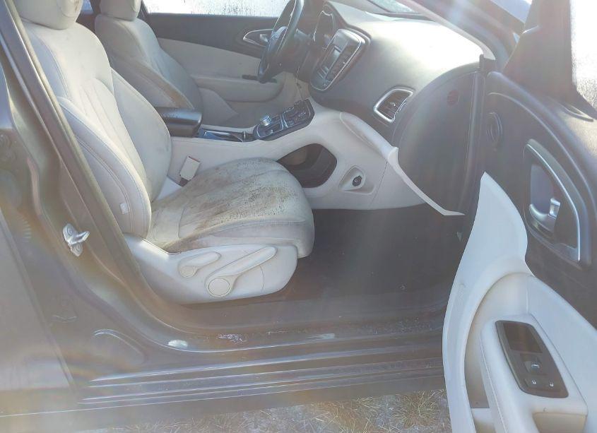 Photo 5 of 2016 Chrysler 200 TOURING (VIN 1C3CCCFB0GN182282)