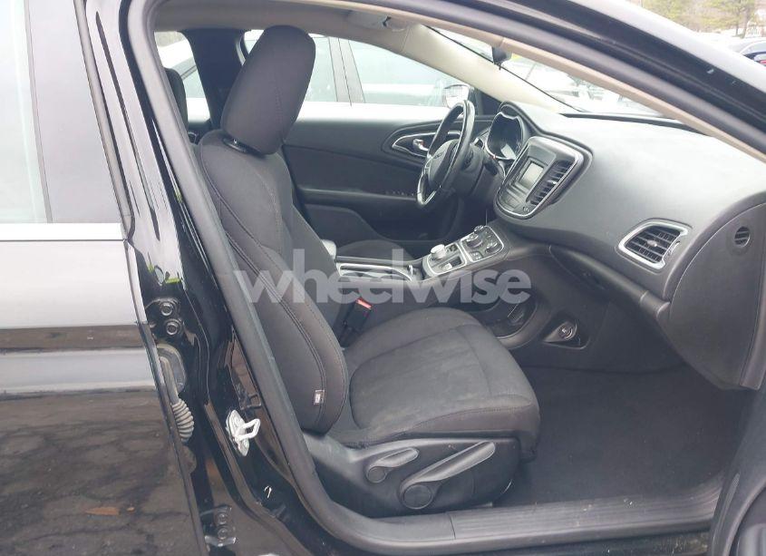 Photo 5 of 2016 Chrysler 200 TOURING (VIN 1C3CCCFB0GN189054)