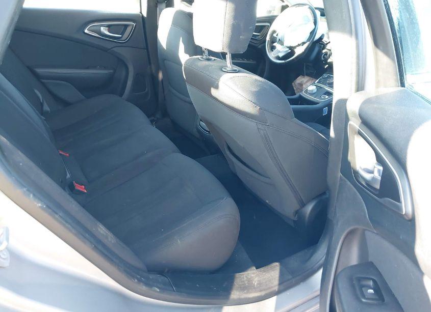 Photo 8 of 2016 Chrysler 200 TOURING (VIN 1C3CCCFB2GN182493)