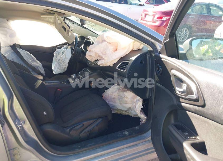 Photo 5 of 2016 Chrysler 200 TOURING (VIN 1C3CCCFB4GN183760)