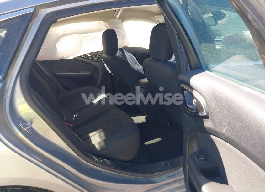 Photo 8 of 2016 Chrysler 200 TOURING (VIN 1C3CCCFB4GN183760)