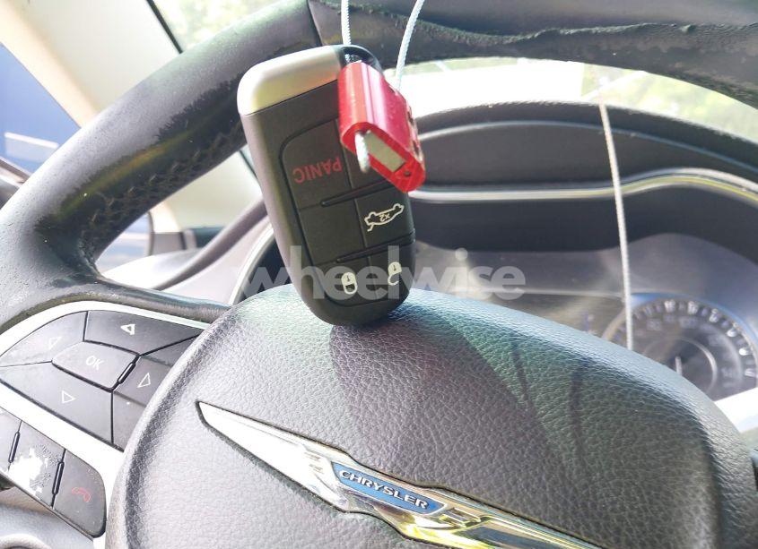 Photo 11 of 2016 Chrysler 200 TOURING (VIN 1C3CCCFB6GN196526)