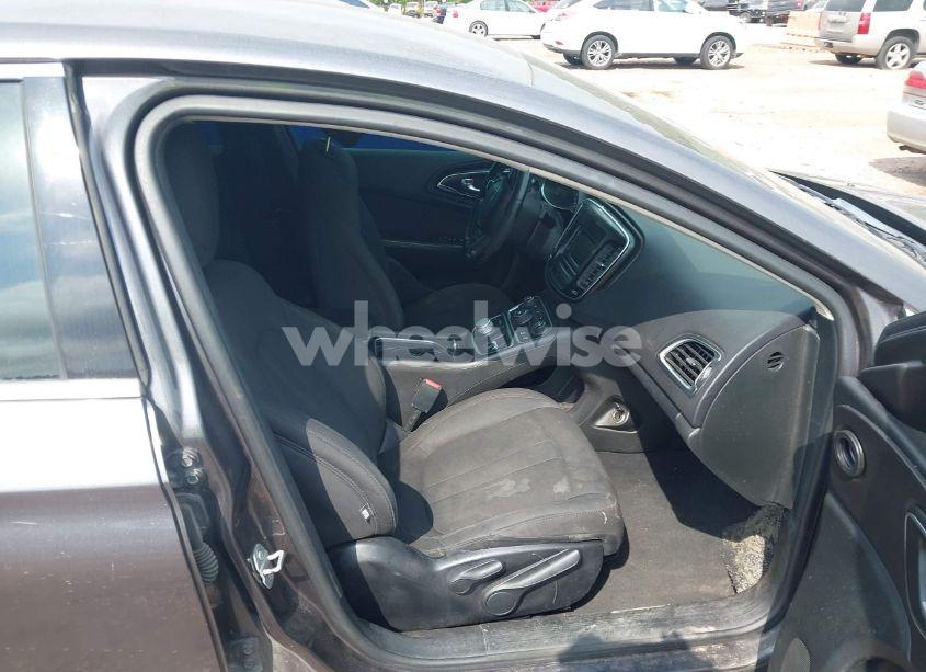 Photo 5 of 2016 Chrysler 200 TOURING (VIN 1C3CCCFB6GN196526)