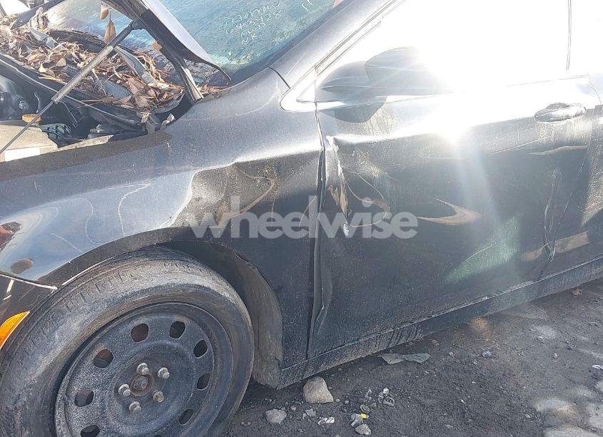 Photo 6 of 2015 Chrysler 200 LX (VIN 1C3CCCFB9FN643428)