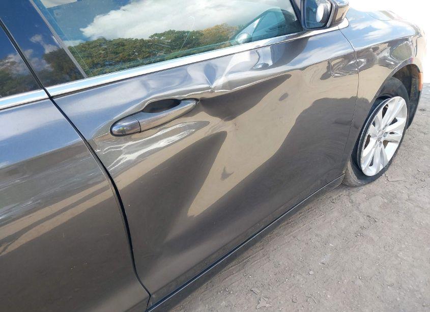 Photo 18 of 2016 Chrysler 200 TOURING (VIN 1C3CCCFB9GN182409)