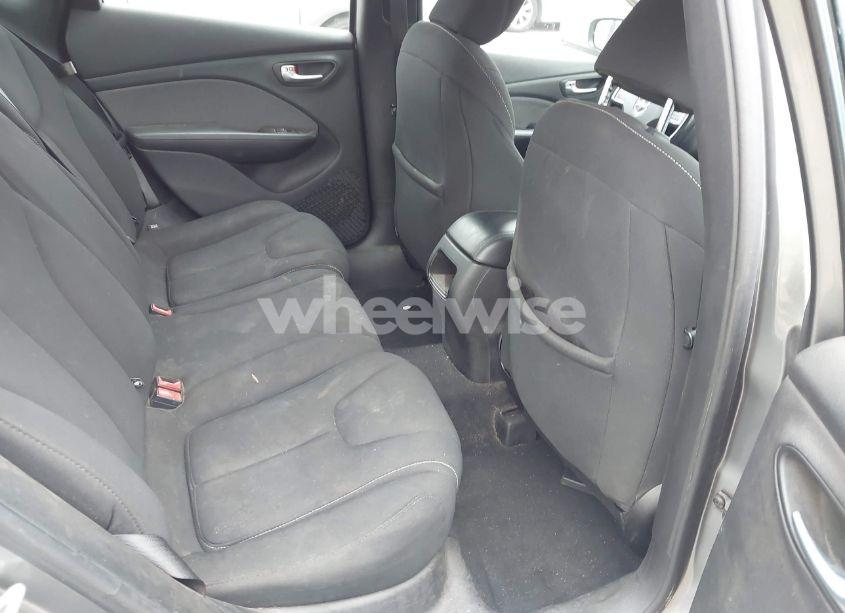 Photo 8 of 2013 Dodge Dart SXT (VIN 1C3CDFBA8DD323600)