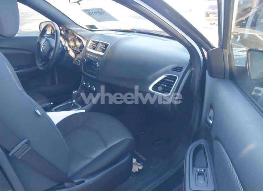 Photo 5 of 2013 Dodge Avenger SE (VIN 1C3CDZAB1DN772753)