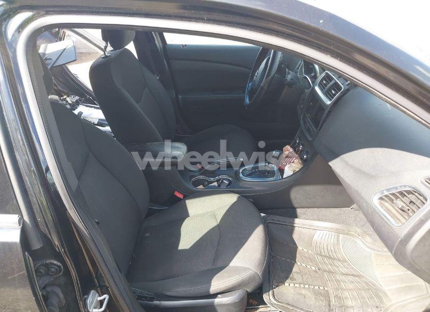 Photo 5 of 2013 Dodge Avenger SE (VIN 1C3CDZAB6DN617597)