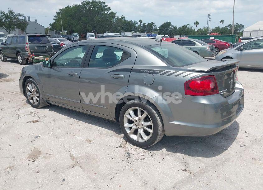 Photo 3 of 2013 Dodge Avenger R/T (VIN 1C3CDZBG4DN590183)
