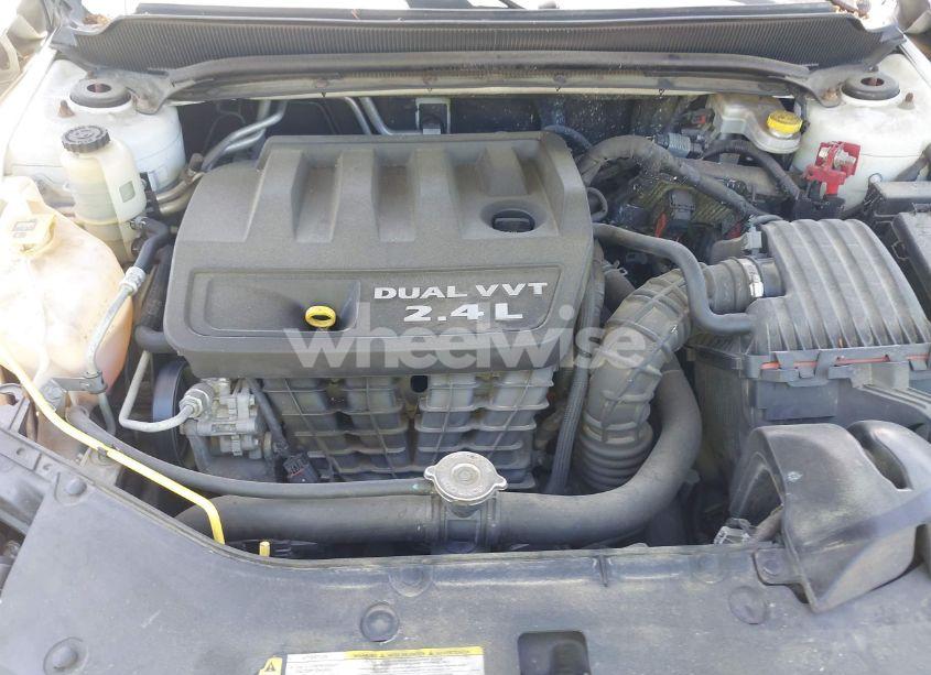 Photo 10 of 2013 Dodge Avenger SXT (VIN 1C3CDZCB2DN544550)