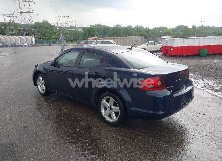 Photo 3 of 2013 Dodge Avenger SXT (VIN 1C3CDZCB8DN681105)