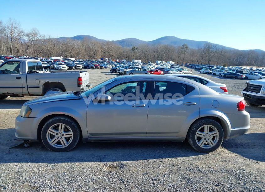 Photo 15 of 2013 Dodge Avenger SXT (VIN 1C3CDZCBXDN616725)