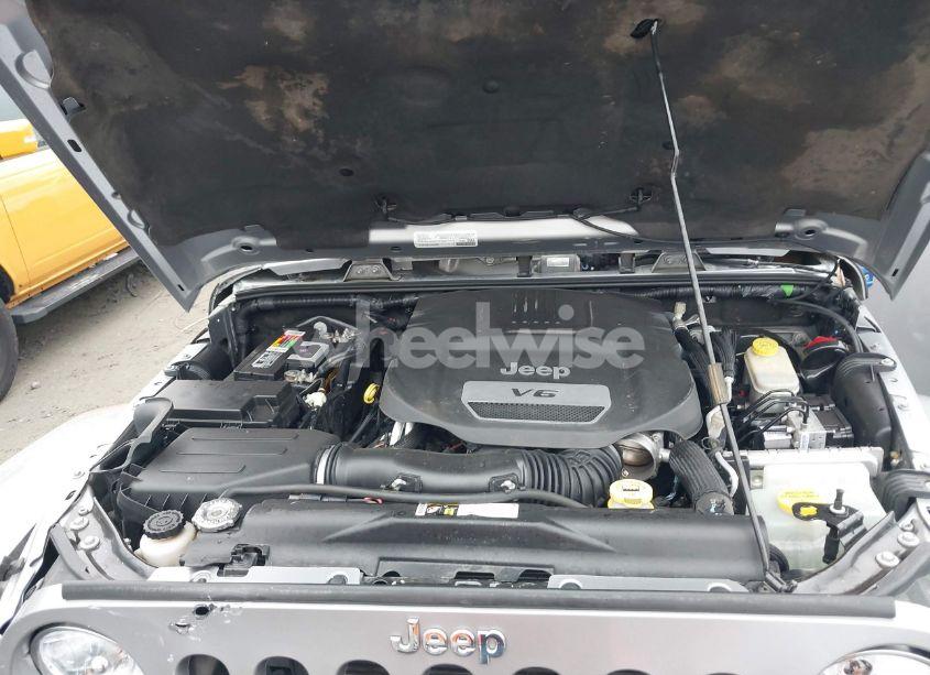 Photo 10 of 2015 Jeep Wrangler SAHARA (VIN 1C4AJWBG5FL751455)