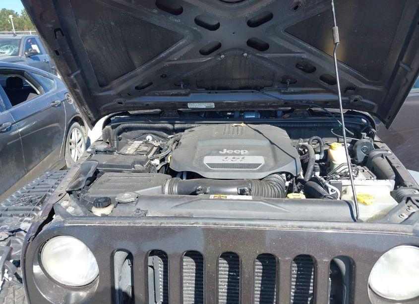 Photo 10 of 2013 Jeep Wrangler UNLIMITED SPORT (VIN 1C4BJWDG0DL669745)