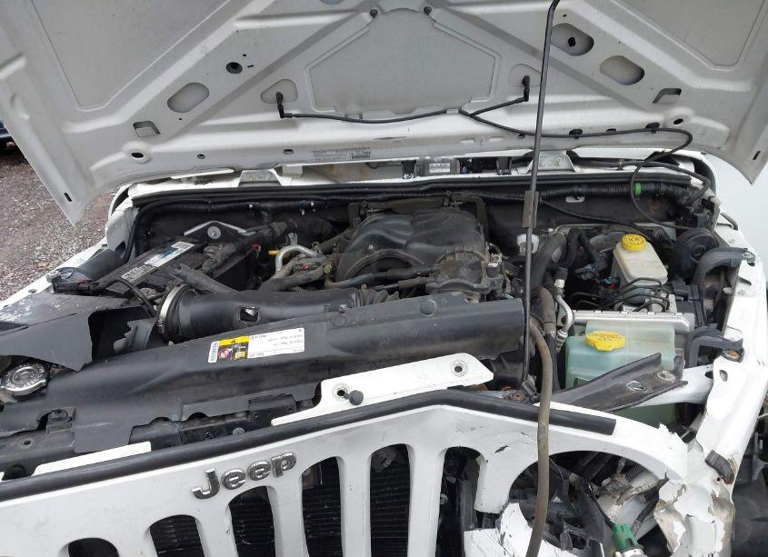 Photo 10 of 2014 Jeep Wrangler UNLIMITED SPORT (VIN 1C4BJWDG0EL208191)