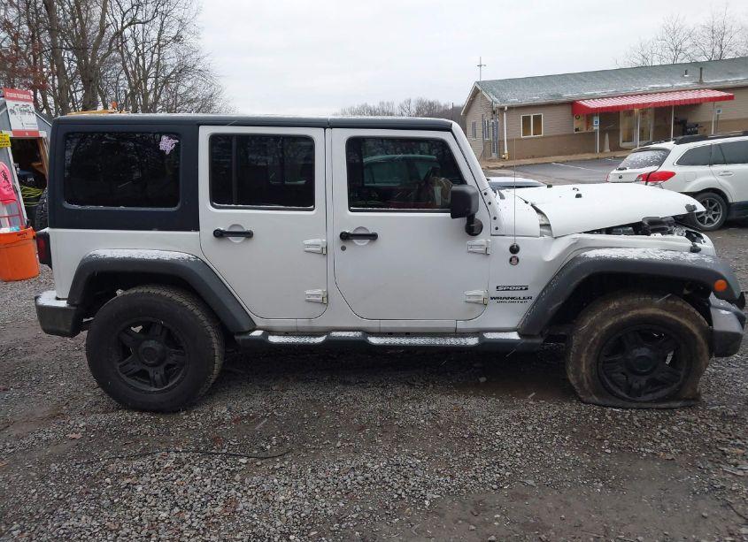 Photo 13 of 2014 Jeep Wrangler UNLIMITED SPORT (VIN 1C4BJWDG0EL208191)