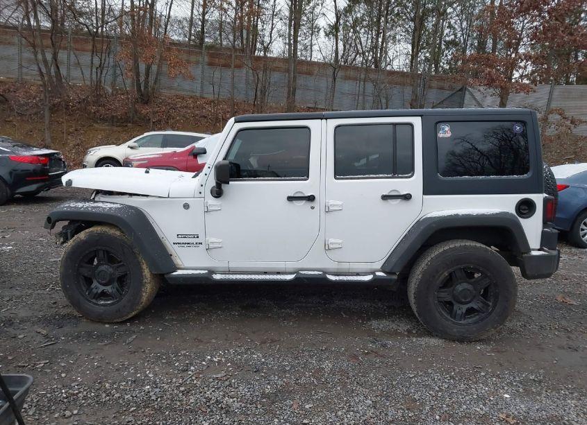 Photo 14 of 2014 Jeep Wrangler UNLIMITED SPORT (VIN 1C4BJWDG0EL208191)