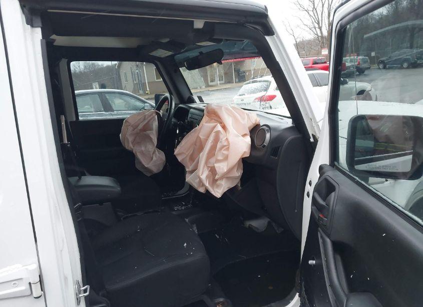 Photo 5 of 2014 Jeep Wrangler UNLIMITED SPORT (VIN 1C4BJWDG0EL208191)