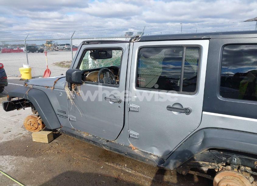 Photo 14 of 2014 Jeep Wrangler UNLIMITED SPORT (VIN 1C4BJWDG0EL320652)