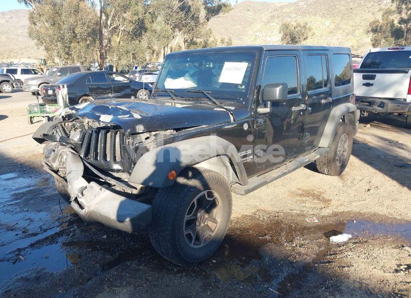 Photo 2 of 2015 Jeep Wrangler UNLIMITED SPORT (VIN 1C4BJWDG0FL565520)