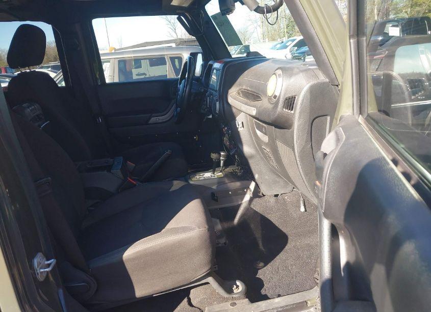 Photo 5 of 2015 Jeep Wrangler UNLIMITED SPORT (VIN 1C4BJWDG0FL711625)